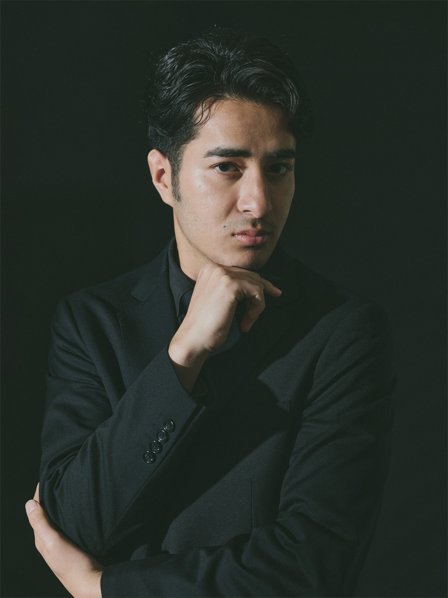 メンズ プロフィール 黒背景